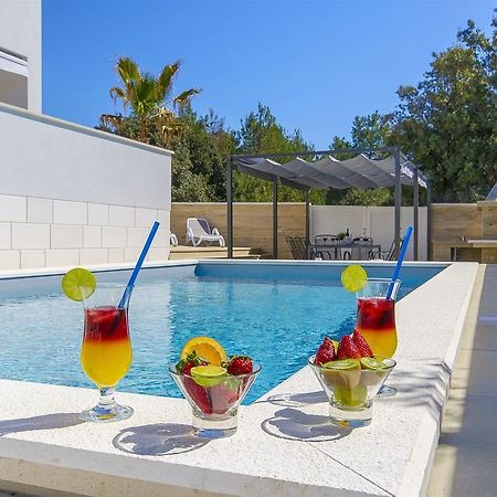 Apartments Villa V Vir Dış mekan fotoğraf