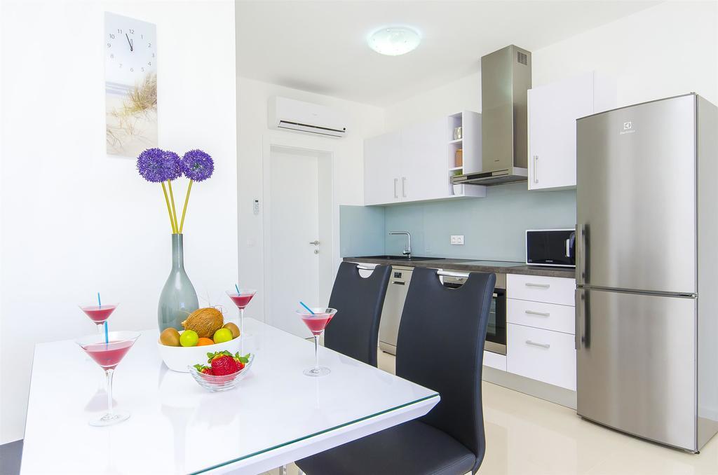 Apartments Villa V Vir Dış mekan fotoğraf