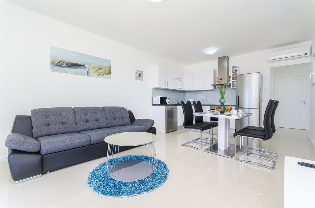 Apartments Villa V Vir Dış mekan fotoğraf