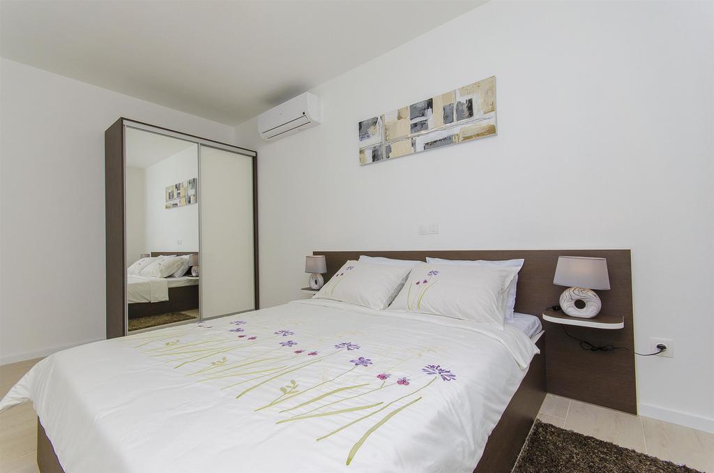 Apartments Villa V Vir Dış mekan fotoğraf