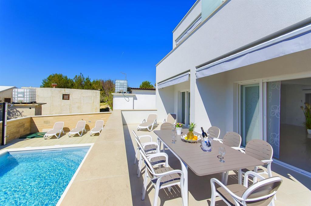 Apartments Villa V Vir Dış mekan fotoğraf