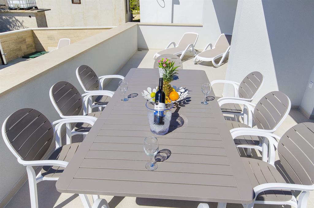Apartments Villa V Vir Dış mekan fotoğraf