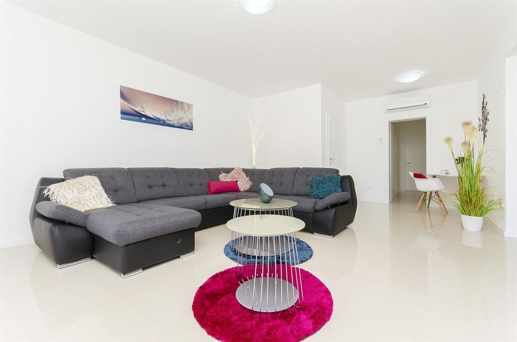 Apartments Villa V Vir Dış mekan fotoğraf