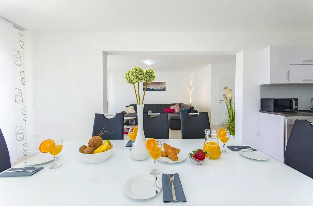 Apartments Villa V Vir Dış mekan fotoğraf
