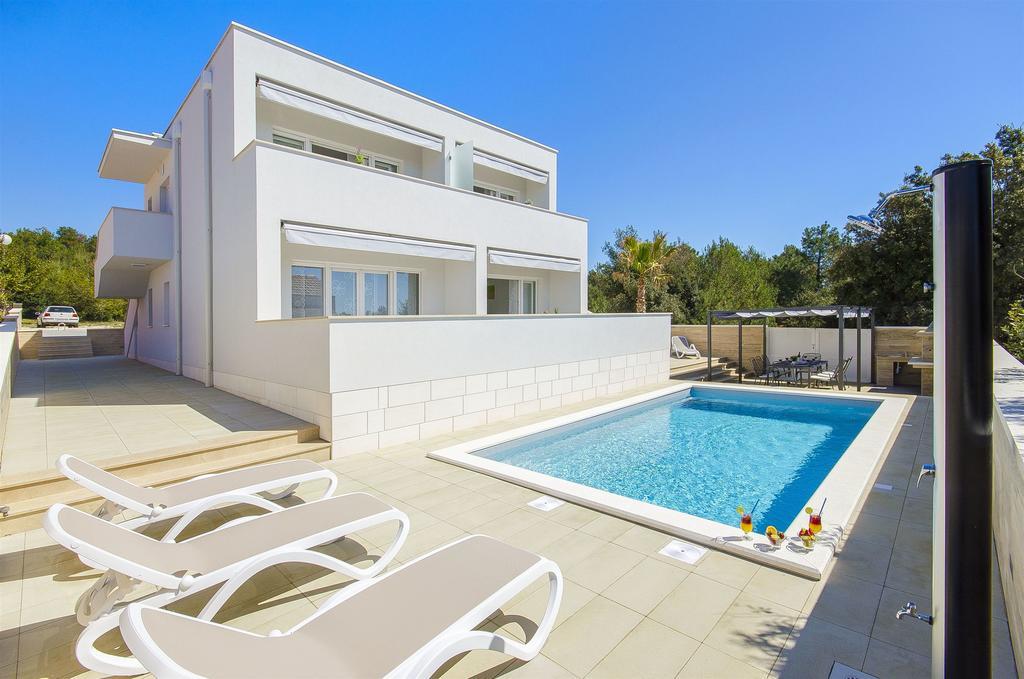 Apartments Villa V Vir Dış mekan fotoğraf