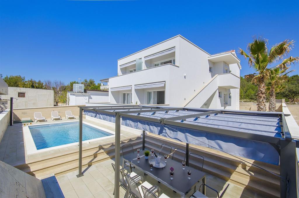 Apartments Villa V Vir Dış mekan fotoğraf