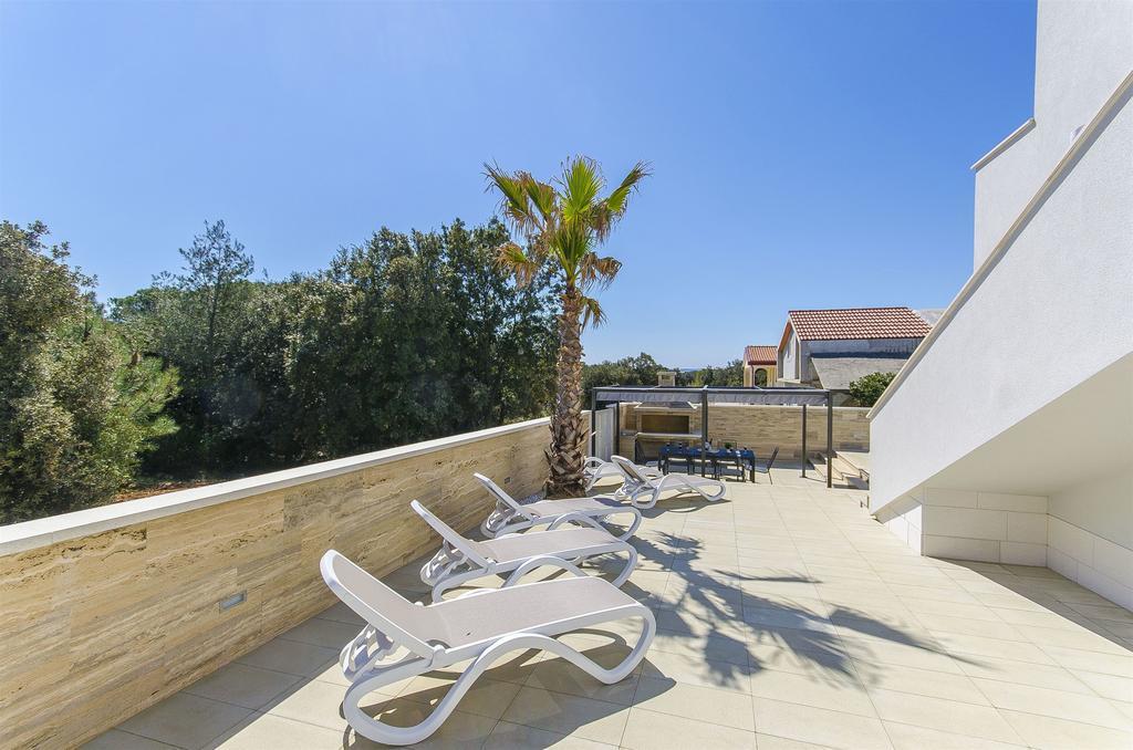 Apartments Villa V Vir Dış mekan fotoğraf