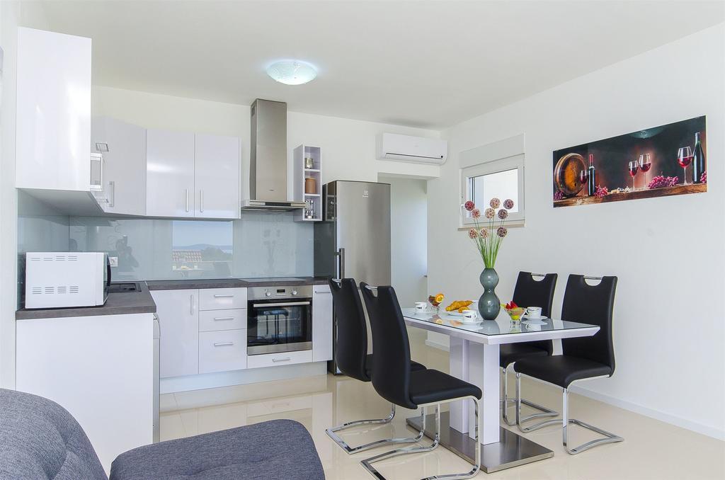 Apartments Villa V Vir Dış mekan fotoğraf