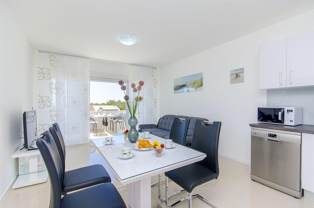 Apartments Villa V Vir Dış mekan fotoğraf