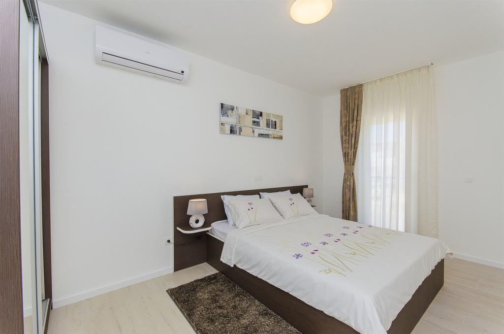 Apartments Villa V Vir Dış mekan fotoğraf